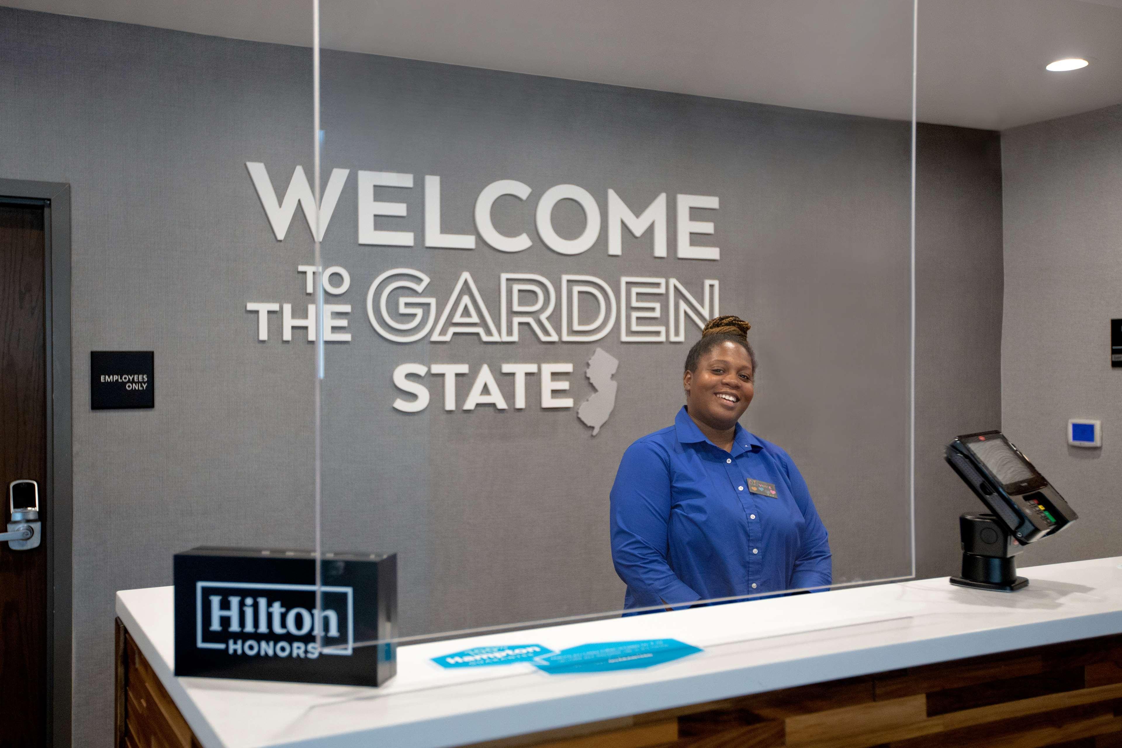 Hampton Inn & Suites Deptford, Nj Bagian luar foto