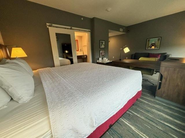 Hampton Inn & Suites Deptford, Nj Bagian luar foto