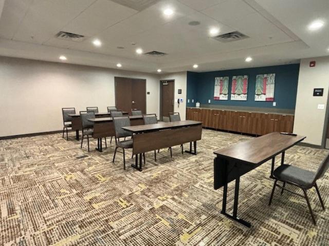 Hampton Inn & Suites Deptford, Nj Bagian luar foto